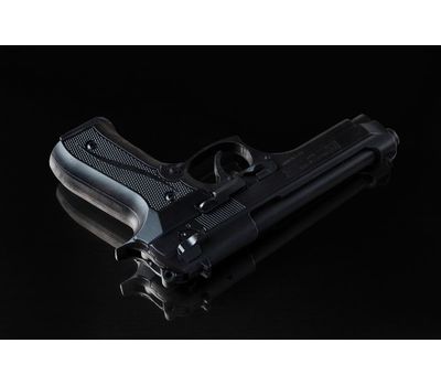 Шоколадный набор, изготовленный в виде пистолета Beretta 92 черный и магазина